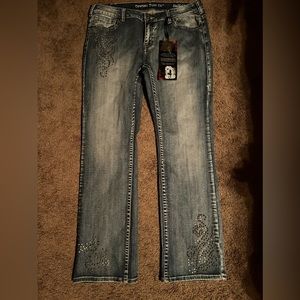 Stuffed to the max 36×33